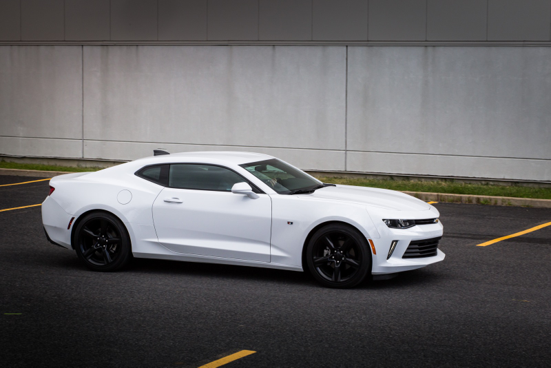 Illustration for article titled 2017 Chevrolet Camaro 2.0T Automatic: The Base Model No Longer Sucks